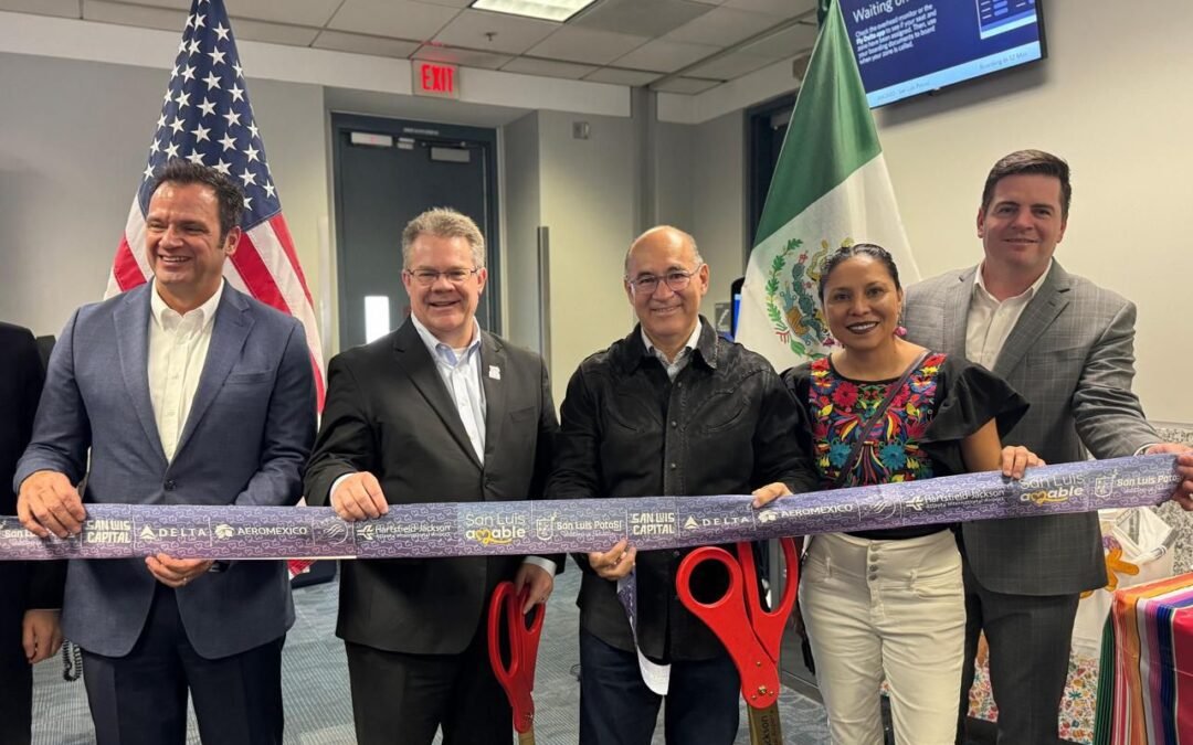 Enrique Galindo inaugura el vuelo de regreso de Atlanta a SLP