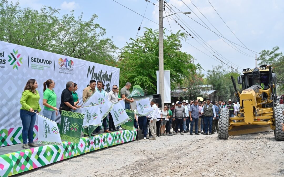 RICARDO GALLARDO PAVIMENTA MÁS CALLES EN LA REGIÓN MEDIA