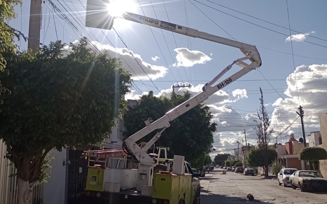 Gobierno de la Capital mejora alumbrado público en la calle Artículo 123