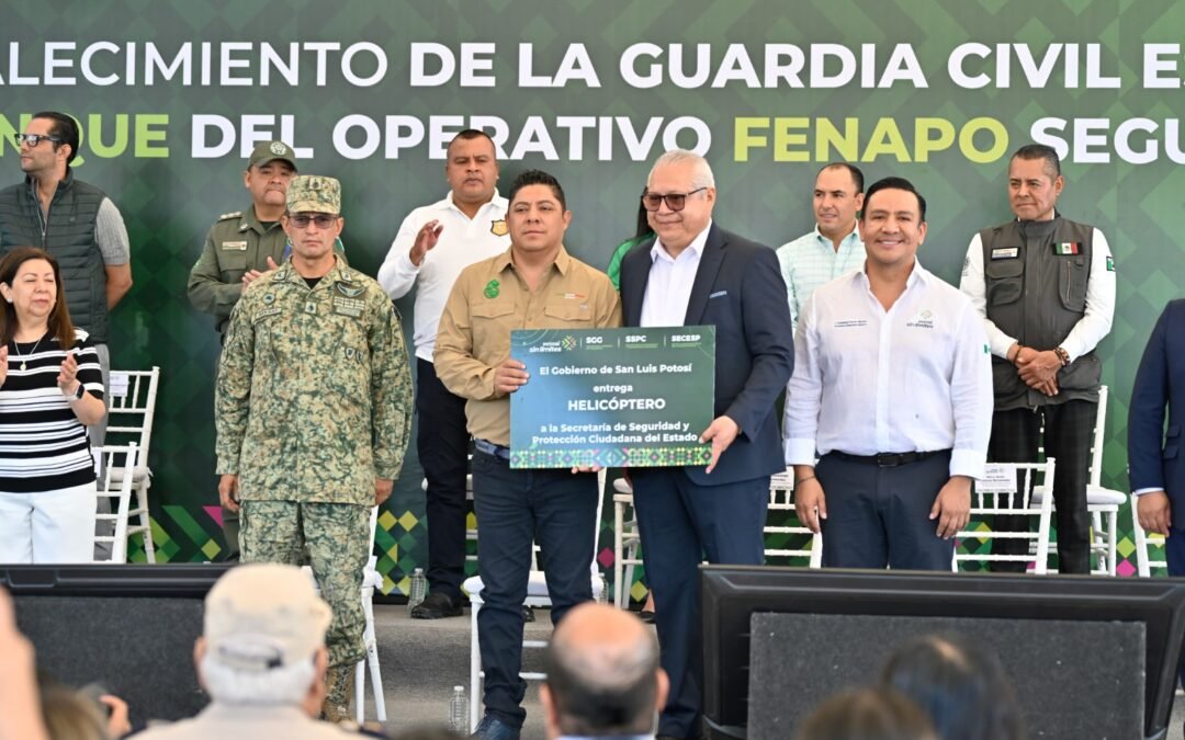 RICARDO GALLARDO ENTREGA PATRULLAS Y HELICÓPTERO A LAS Y LOS POTOSINOS