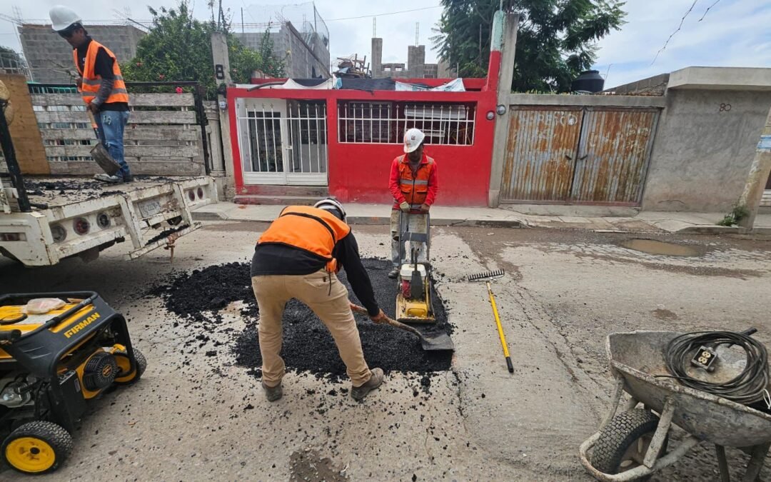 Colonias y avenidas principales recibieron mantenimiento emergente de bacheo en  la capital