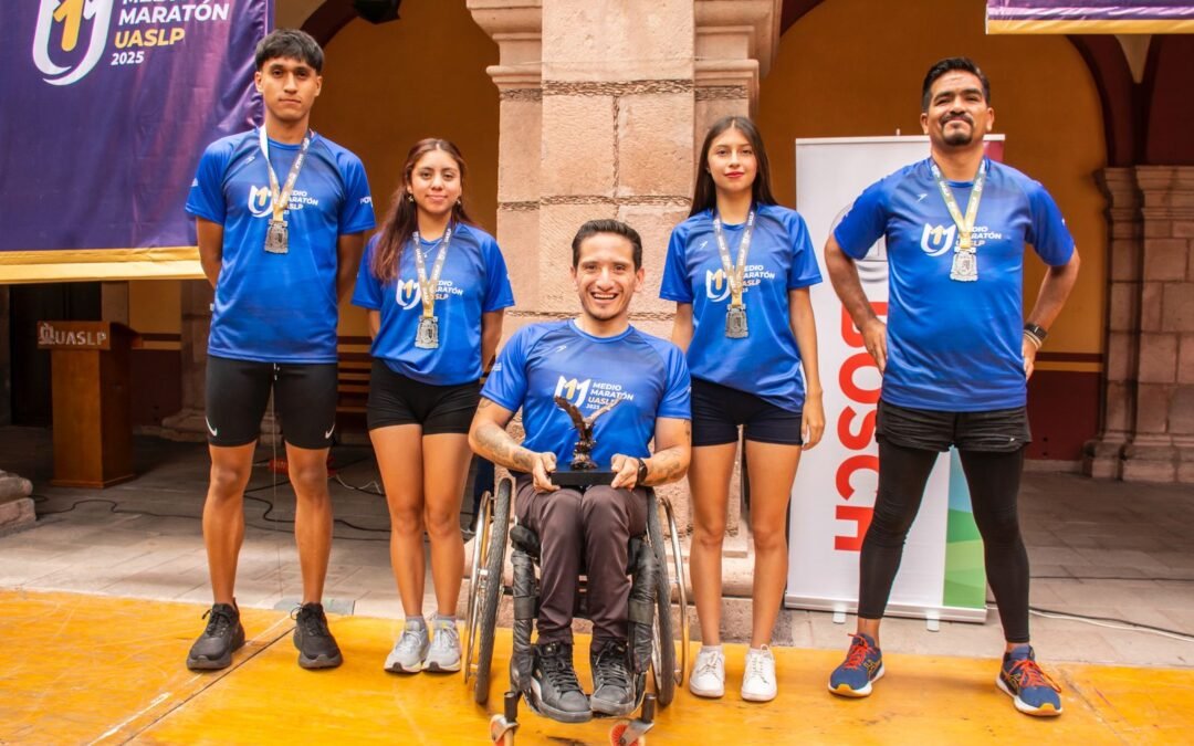 UASLP fortalece integración con Medio Maratón 2025 y da a conocer playera y medalla de su edición 42