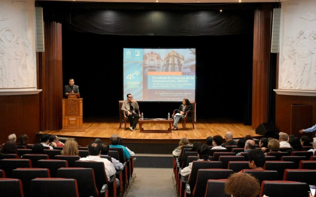 Presentan libro conmemorativo de los 40 años de la Facultad de Ciencias de la Comunicación de la UASLP