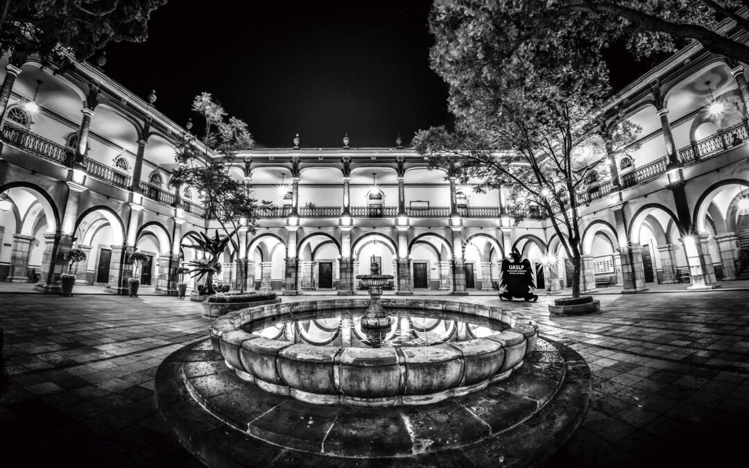 UASLP inaugura exposición “SOMOS UASLP”, de Alejandro Espericueta Bravo
