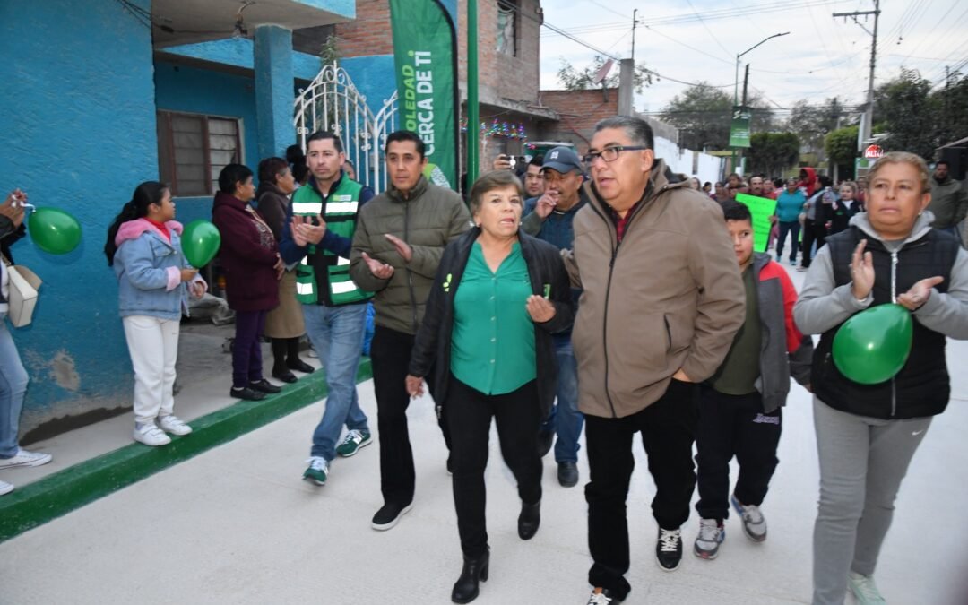 EDIL NAVARRO MUÑIZ ENTREGA PAVIMENTACIÓN EN COL. EL MORRO