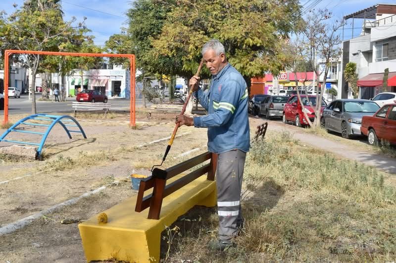 Ayuntamiento de SLP realiza mantenimiento en el Jardín Papagayo