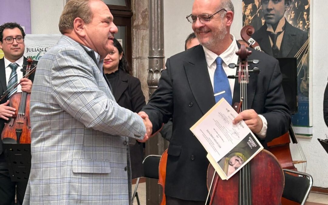 GOBIERNO ESTATAL RINDE HOMENAJE A JULIÁN CARRILLO EN SU 151 ANIVERSARIO