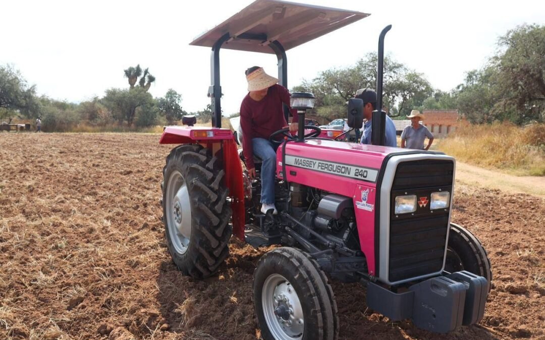 Con Mujeres al Tractor Gobierno Municipal impulsa la productividad agrícola en comunidades rurales de San Luis Capital