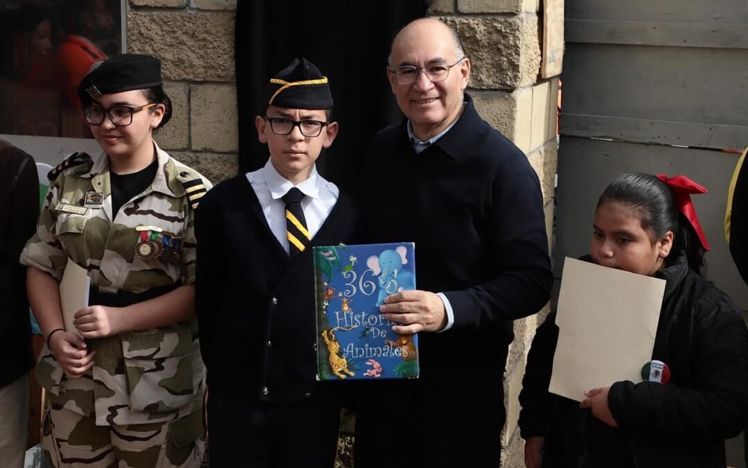 Enrique Galindo pone en funcionamiento Biblioteca: rescatan libros desechados