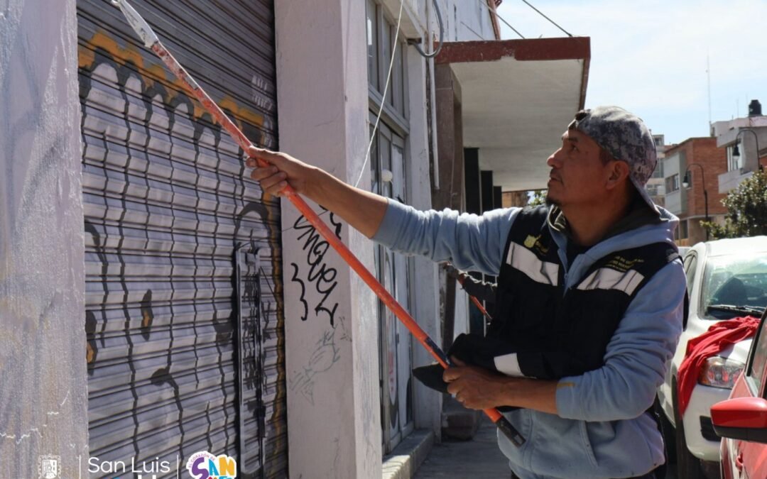 Gobierno de la Capital refuerza la recuperación del Centro Histórico con retiro de grafiti