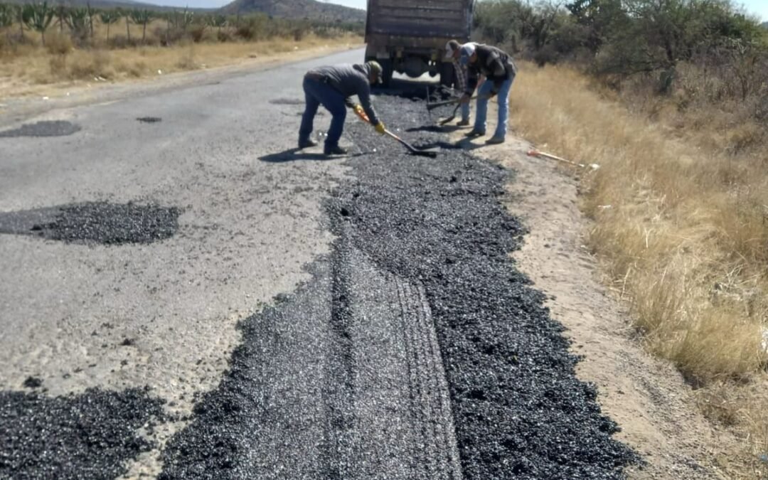 Se extiende “Por Buen Camino” a Bocas con bacheo en la carretera principal de acceso