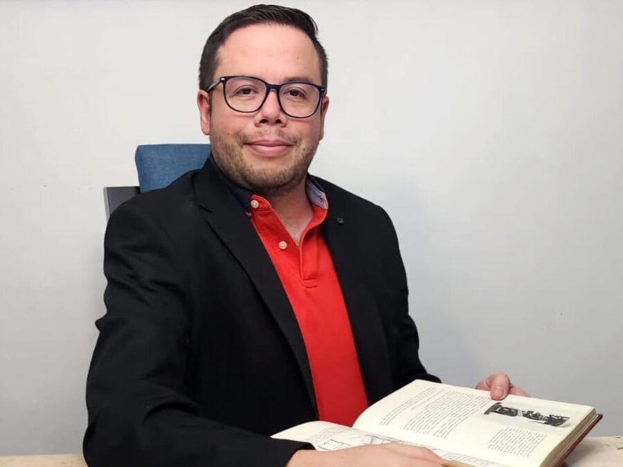 Egresado de la UASLP propone herramientas para optimizar procesos y fortalecer las finanzas en su más reciente libro