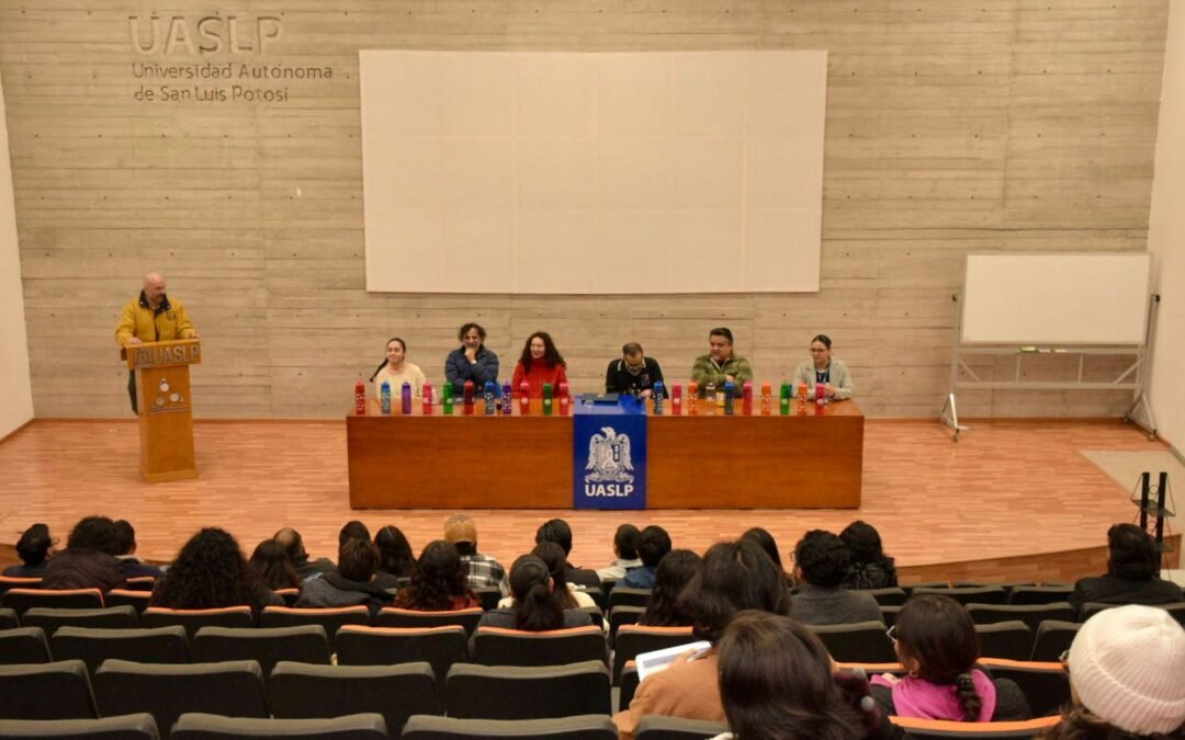 Instituto de Física de la UASLP entrega reconocimientos a 21 egresados de licenciatura y posgrado