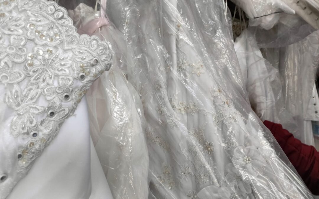 DIF Municipal entrega vestidos de novia a parejas del programa “Da el sí con la Familia”