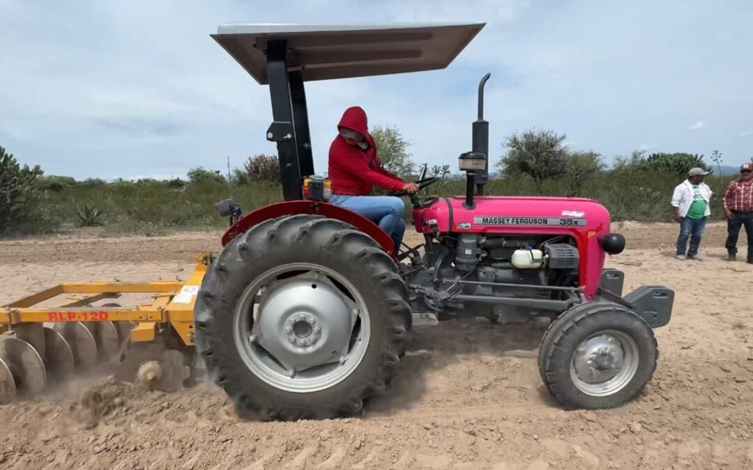 Impulsa Gobierno Municipal la tecnificación del campo con el programa Mujeres al Tractor