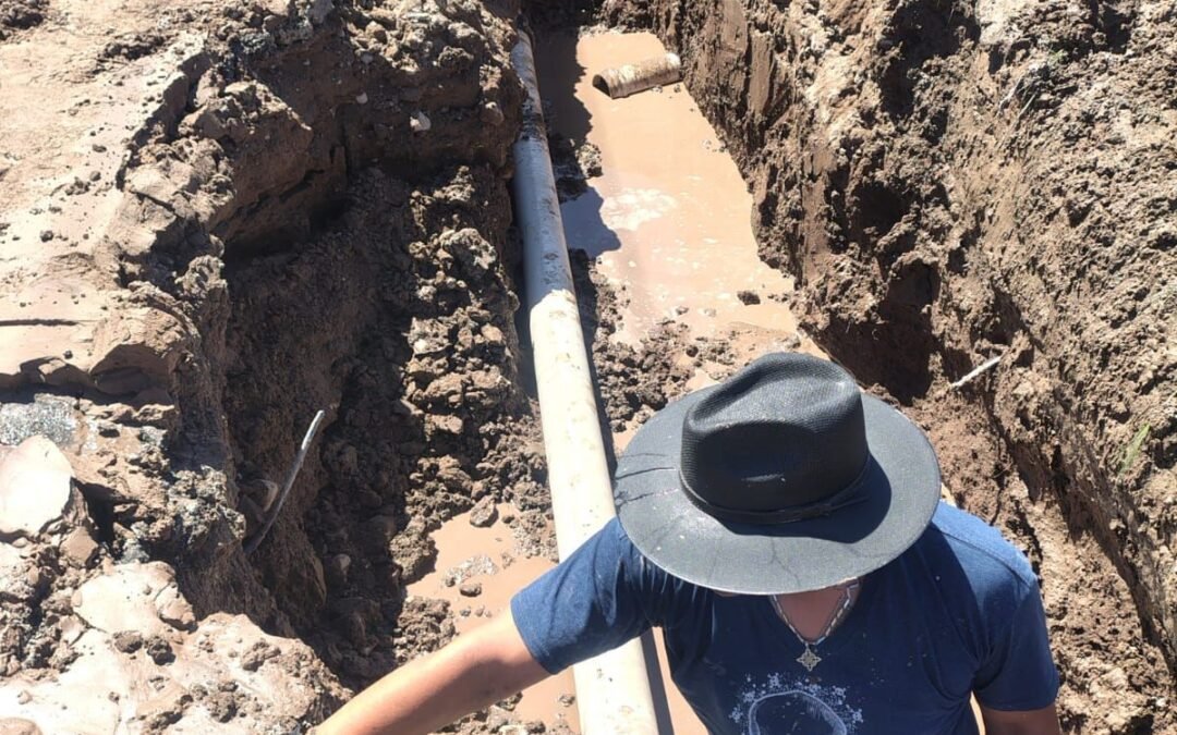 INTERAPAS repara fuga de agua potable en el Eje 118