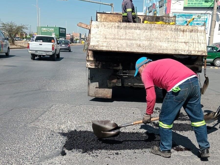 Interviene Gobierno de la Capital Boulevard Río Españita con reparación de baches y rejillas