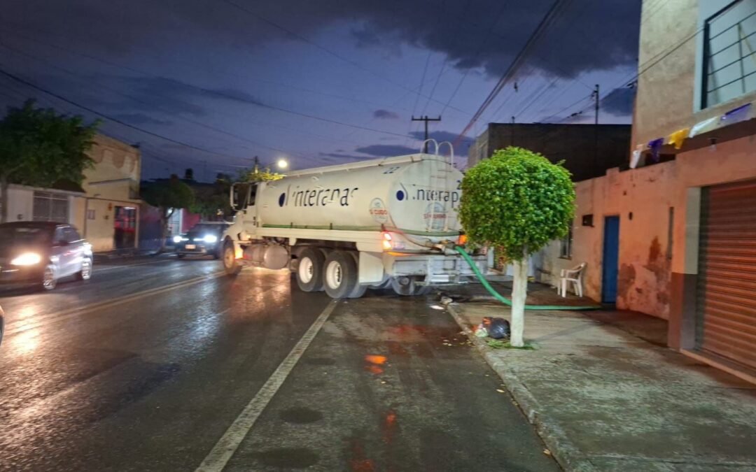 En tan solo una semana, Interapas distribuye más de 15 millones de litros de agua con pipa