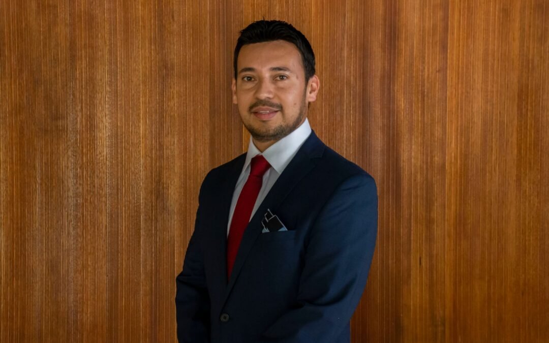 Inteligencia artificial transformará el diagnóstico y tratamiento en cardiología, afirma especialista ante estudiantes de la UASLP