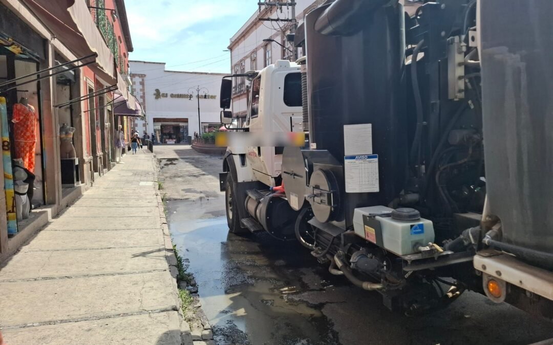 INTERAPAS refuerza limpieza preventiva de drenaje en el Centro Histórico