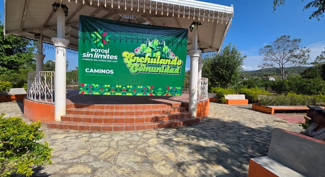 ESTADO IMPULSA MEJORA DE ESPACIOS PÚBLICOS EN XILITLA CON ENCHULANDO TU COMUNIDAD