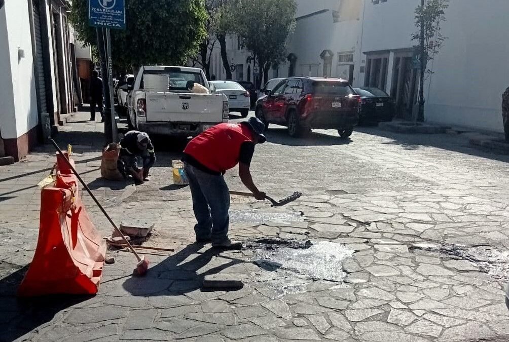 Con bacheo emergente, Gobierno de la Capital rehabilita vialidades en Tequisquiapan, Lomas y La Forestal