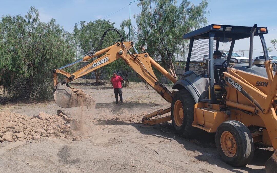Interapas trabaja en bulevar San Luis para facilitar el desazolve de la red