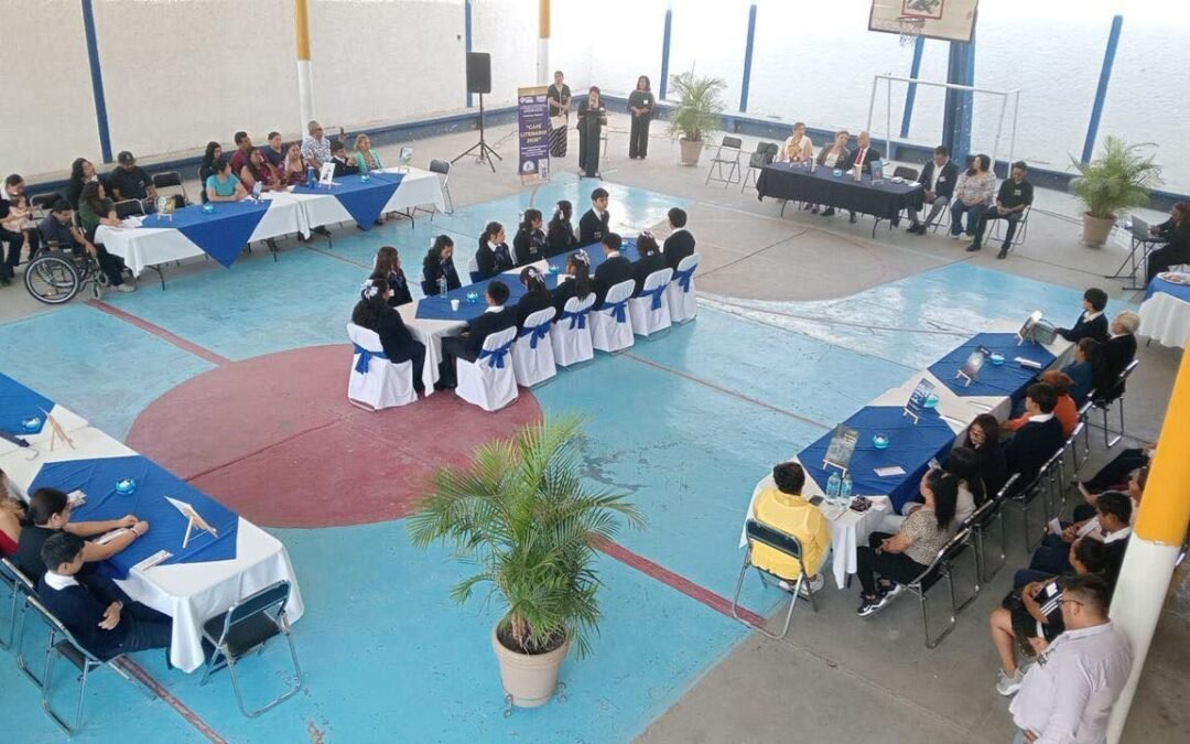 Gobierno de la Capital impulsa la lectura con Café Literario en preparatoria municipal