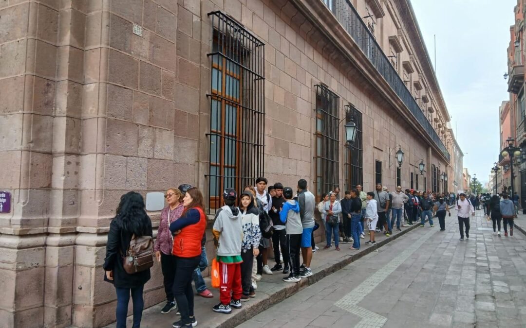GOBIERNO DEL ESTADO ENTREGA ÁLBUMES Y ESTAMPAS DEL MUNDIAL PARA FOMENTAR LA CONVIVENCIA FAMILIAR
