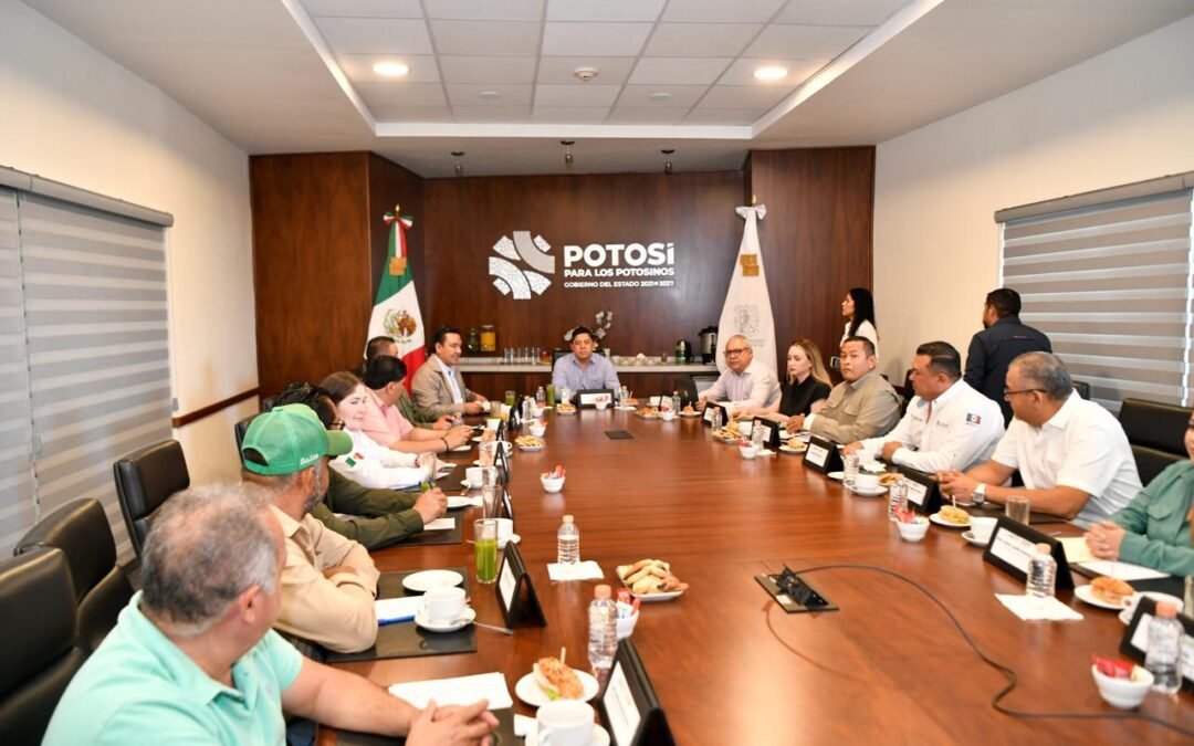 RICARDO GALLARDO ACUERDA REFORZAR A POLICÍAS MUNICIPALES CON ALCALDES DE LA ZONA MEDIA
