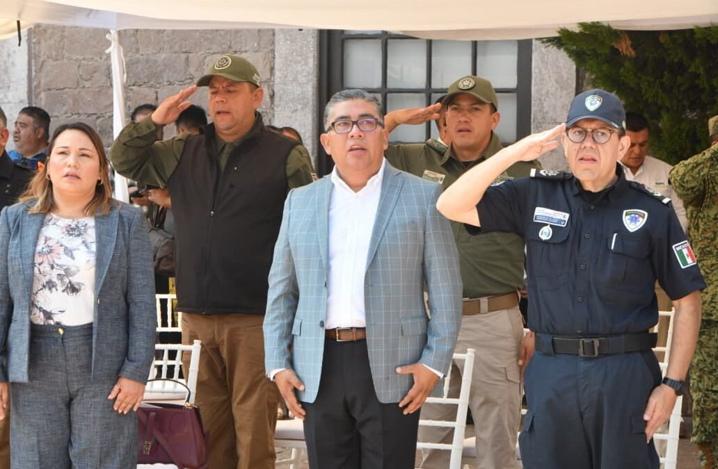 Juan Manuel Navarro Muñiz, Alcalde de Soledad de Graciano Sánchez, asistió este día a la Ceremonia de Toma de Posesión del Mando y Protesta de Bandera 🇲🇽 del General de Brigada E.M. José Luis Cruz Aguilar, como nuevo Comandante de la 12ª Zona Militar. 🪖