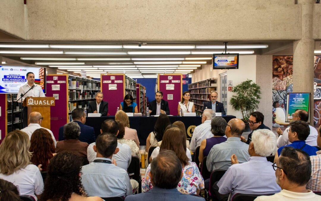 Fortalecen UASLP, ANUIES e INE la formación cívica mediante entrega de acervo bibliográfico