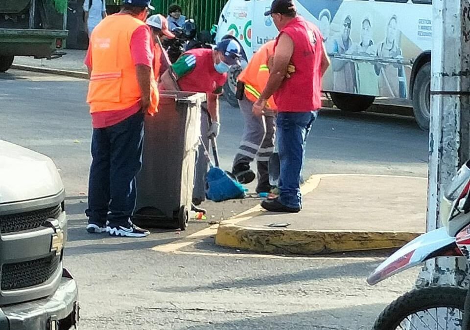 Gobierno de la Capital responde de inmediato con limpieza de calles tras festejos por triunfo de México