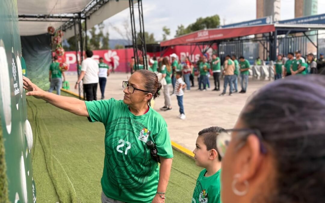 AFICIONADOS CELEBRAN TRANSMISIONES DEL MUNDIAL EN EL ESTADIO LIBERTAD FINANCIERA