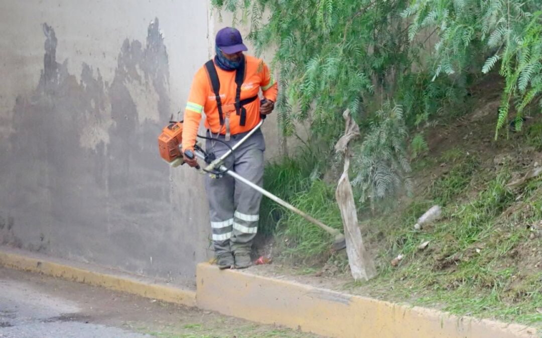 Gobierno de la Capital refuerza mantenimiento en la Glorieta de la salida a Guadalajara
